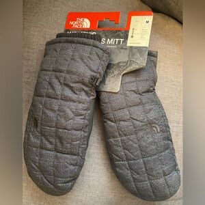 NWT North Face Metropolis Mitt